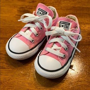 Pink converse size 7 toddler 🎀
